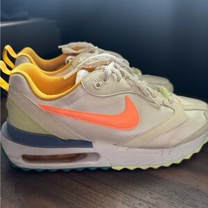 Women’s 9.5 nike air max dawn